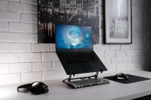 Şeful Nvidia critică managerii care dau vina pe tehnologie pentru concedieri